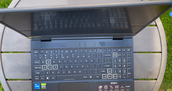 Acer nitro 5, i5, rtx 3050 ti top view